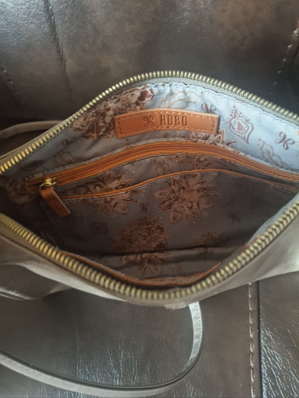 Hobo *RARE* TOPAZ Crossbody (Retired) - Picture 7 of 9